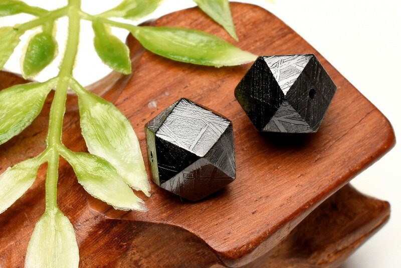 ギベオン　8mm　ブラック 一粒売りビーズ アクセサリー _T627-8 高品質アイテム