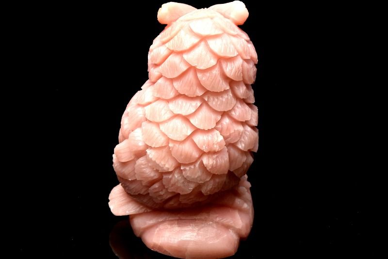 【55％OFF!】【1点物】縁起物「不苦労」 ピンクタルク(ソープストーン)　53x50x80mm　フクロウ彫刻 置物 アクセサリー _CG2402 【宅急便のみ】