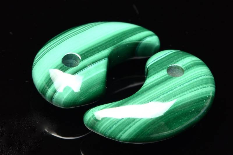 Silver925 マラカイト(孔雀石)　20x12mm　勾玉(トップ穴) 天然石 パワーストーン ルース 1個売り アクセサリー _PRG1269