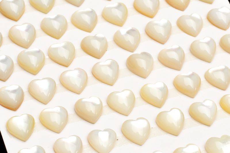 ホワイトシェル(白蝶貝)　8x8mm　ハート 3粒セット 天然石 パワーストーン ルース アクセサリー _T674