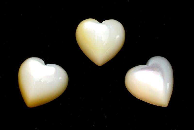 ホワイトシェル(白蝶貝)　8x8mm　ハート 3粒セット 天然石 パワーストーン ルース アクセサリー _T674