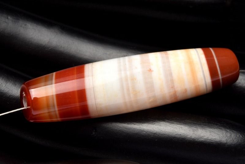 【20％OFF!】レッドストライプアゲート(縞赤瑪瑙)　51x13mm　天珠型(貫通穴) ビーズ 1個売り アクセサリー _PRG1410