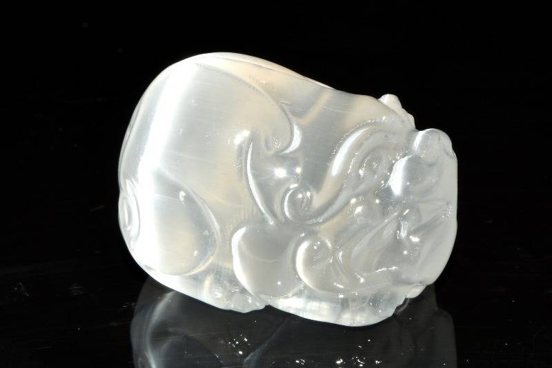 セレナイト(透石膏) 33x22-23x22mm 貔貅彫刻 天然石 パワーストーン 置...