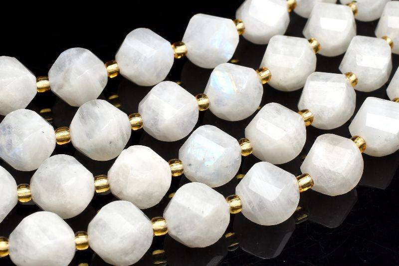 【10％OFF!】ムーンストーン　7-8mm　4面ツイスト×多面カット 1連（約38cm） ビーズ ハンドメイド _R6095-1