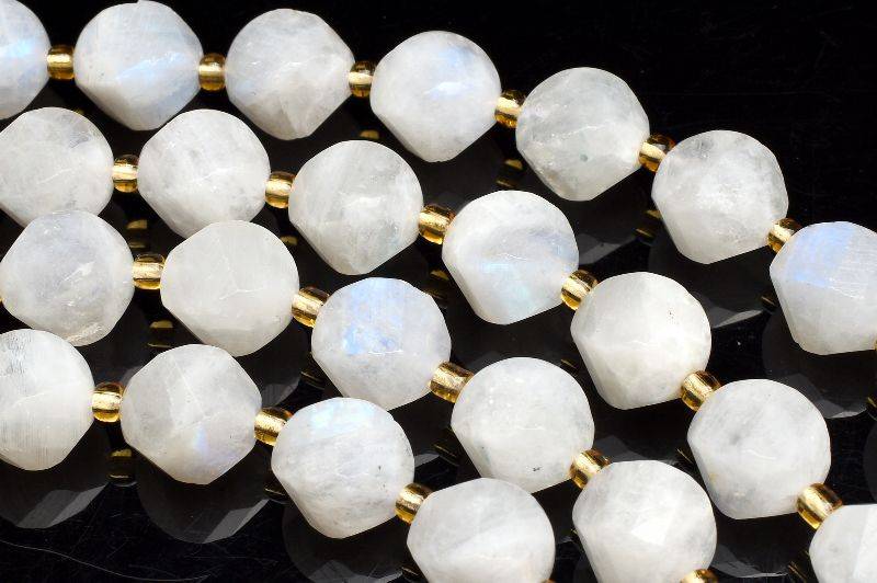 【10％OFF!】ムーンストーン　7-8mm　4面ツイスト×多面カット 1連（約38cm） ビーズ ハンドメイド _R6095-1