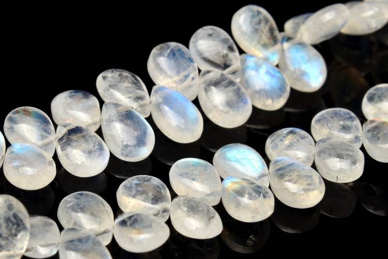 スリランカ産 ブルームーンストーン　6-12x5-6mm　ドロップ 1連（約24cm） _RG681