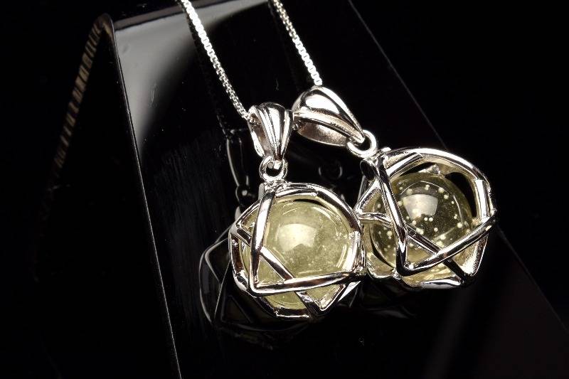 【10％OFF!】Silver925◇宇宙の神秘 リビアングラス　10mm　六芒星(ダビデの星)丸玉 シルバー ペンダントトップ アクセサリー 1個売り _PR...