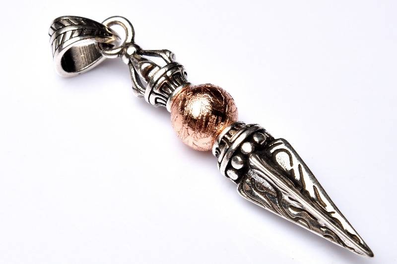 アルタイ隕石(メテオライト)　56x10(丸玉10)mm　金剛杭(プルパ) ピンクゴールドコーティング ペンダントトップ アクセサリー 1個売り _PRG2186-2