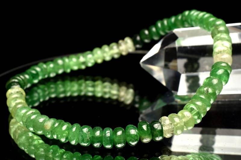 【30％OFF!】【1点物】AAA☆タンザニア産 ツァボライト(グリーンガーネット)　2-3.5x4.5-5mm　ボタン グラデーション ブレスレット アクセサリー _M5440 高品質アイテム