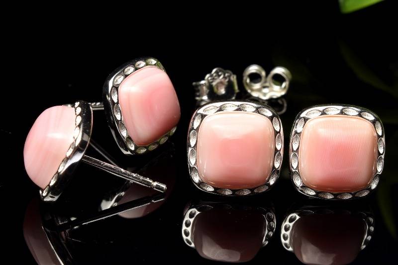 【10％OFF!】Silver925◇桜色 クイーンコンクシェル　8x8mm　スクエア ピアス アクセサリー _PRG2237