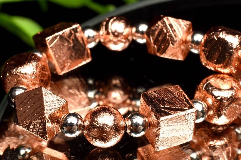 【20％OFF!】宇宙からの贈り物 メテオライト(アルタイ隕石)　6(丸玉3.5)mm　多面カット ピンクゴールドコーティング ブレスレット アクセサリー 1個売り _BG5684-2