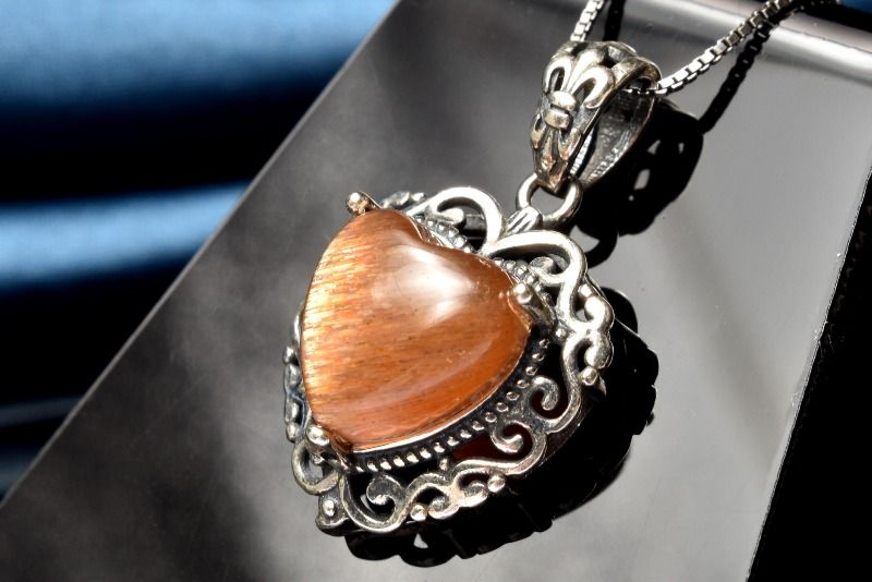 【20％OFF!】【1点物】Silver925キャッツアイ マイカサンストーン　10x10mm　ハート ペンダントトップ ..