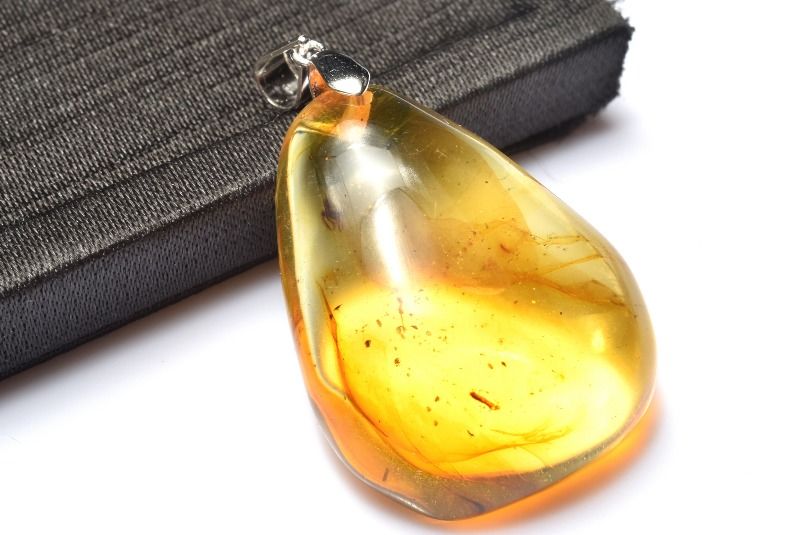 【1点物】Silver925◇ロシア産 虫入り琥珀アンバー　31x24mm　ドロップ ペンダントトップ アクセサリー _PC6361