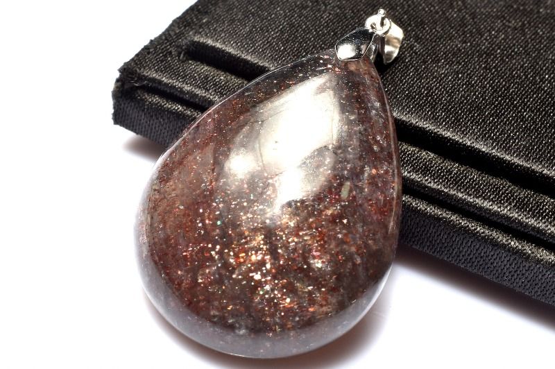 【1点物】Silver925◇ブラッドショット内包 アイオライトサンストーン　33x25mm　ドロップ ペンダントトップ アクセサリー _PC6508