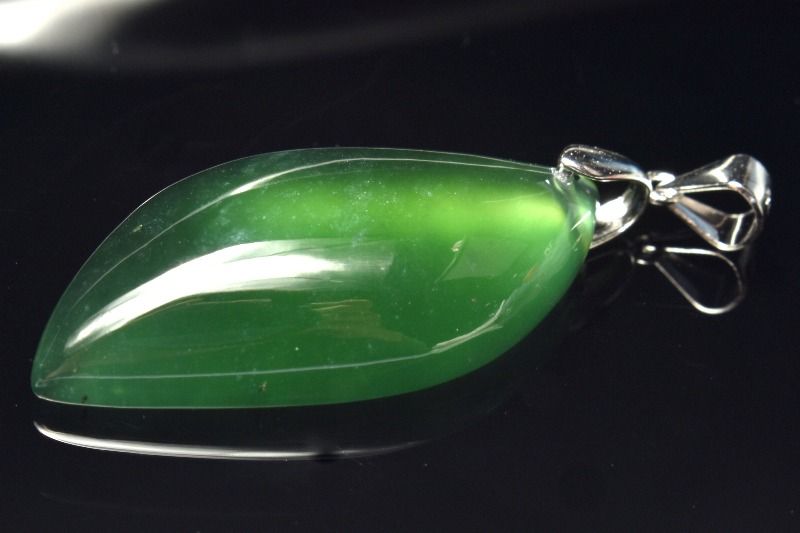 【1点物】Silver925◇とろみグリーン サーペンティン(蛇紋石)　34x16mm　リーフ ペンダントトップ アクセサリー _PC7128