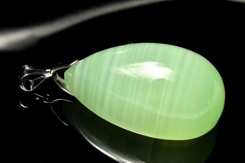 【1点物】透明感◇上質 Silver925 サーペンティン(蛇紋石)　32x18mm　ドロップ ペンダントトップ アクセサリー _PC7296