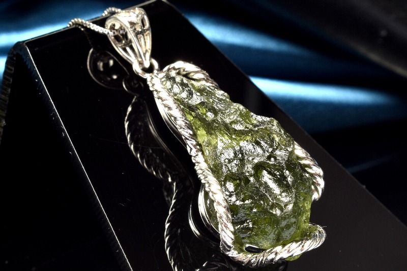 【1点物】AAA☆入手困難 Silver925 モルダバイト　28x11mm　原石 ペンダントトップ アクセサリー _PC7406