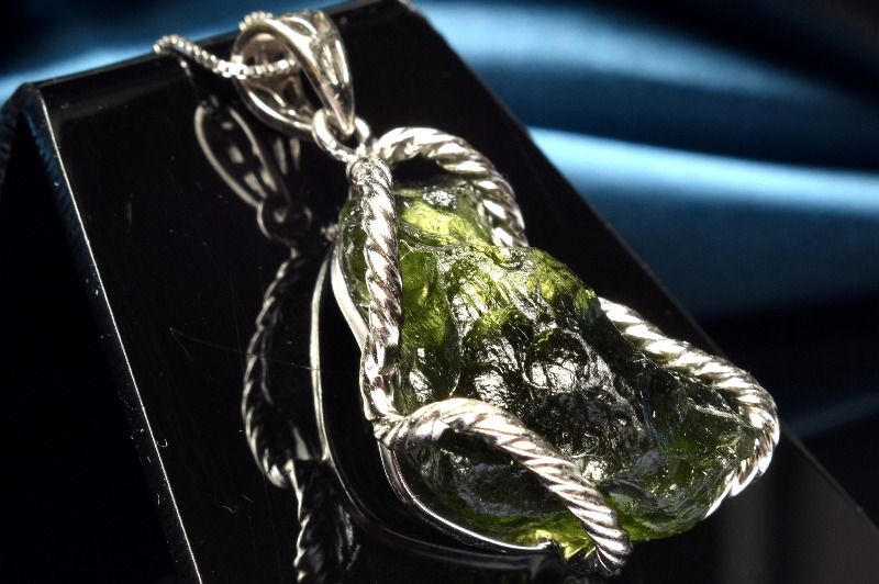 【1点物】AAA☆入手困難 Silver925 モルダバイト 24x16mm 原石 ペンダントトップ アクセサリー _PC7407