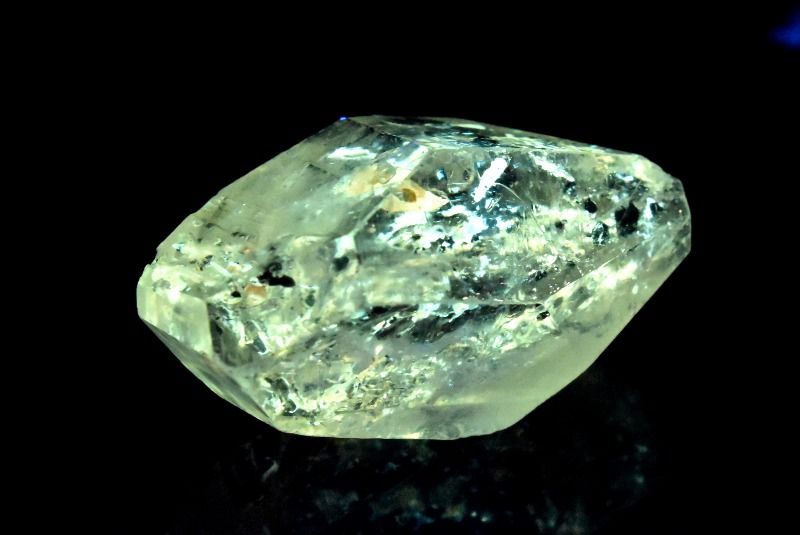  1点物 パキスタン産 オイルインクォーツ石油水晶 26x15mm 原石ラフカ...