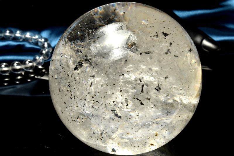  1点物 迫力の大玉！ 虹入り レインボー水晶 80mm 丸玉(台座付き) ス...