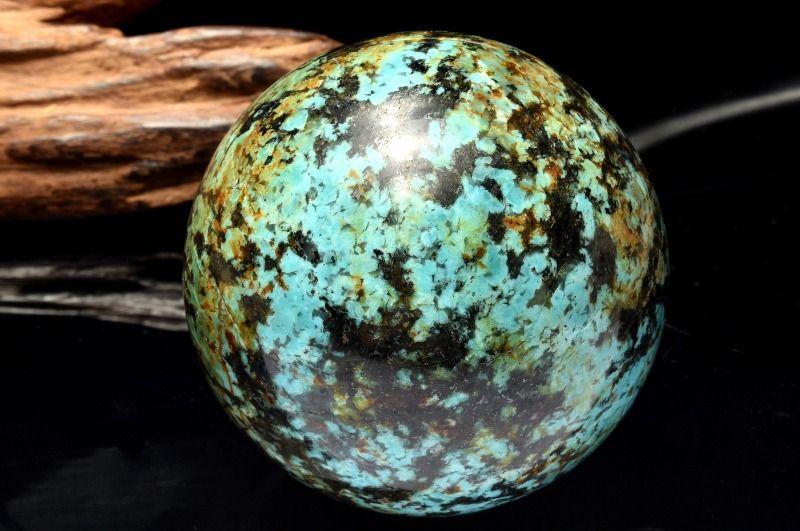 材質ターコイズ 54mm 産地：ミャンマーサイズ約54mm重さ約229g特徴・意味流通量が少ない天然ターコイズです。コレクター様にもオススメです。インテリアや巾着などに入れてお守りにもオススメです。丸玉は360度の全ての面からパワーを発し、...