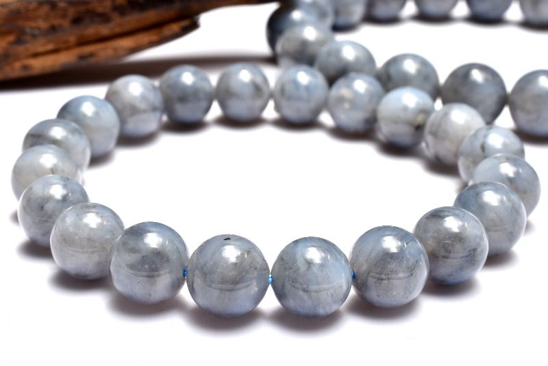 材質ブルーオパール 10.5mm 産地：タンザニアサイズ約10.5mm(±0.5mm)腕周り約16.5cm(伸縮性あり)重さ約31g特徴・意味コモンタイプのオパールで、一粒一粒違う模様をぜひ観察してみてください。滑らかで美しい質感で青い部分...