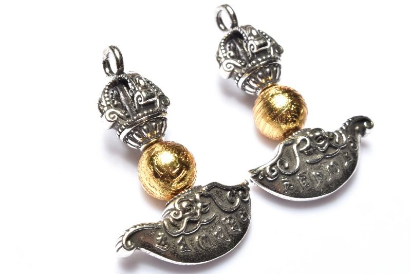 アルタイ隕石(メテオライト)　42x27-28(丸玉10)mm　鉞刀斧 ゴールドコーティング ペンダントトップ ア..