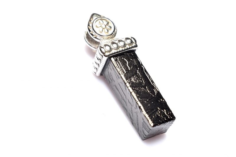 【10％OFF!】Silver925 アルタイ隕石(メテオライト)　14x5mm　ブラックコーティング ペンダントトップ アクセサリー 1個売り _PRG2402-5
