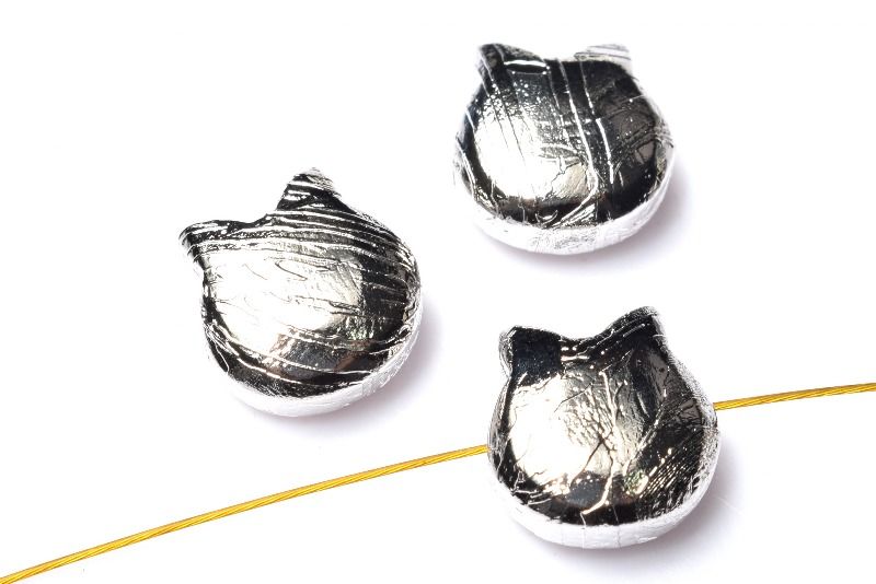 Rakuten - 【10％OFF!】アルタイ隕石(メテオライト)　10x10mm　猫(貫通穴) シルバーコーティング ビーズ ハンドメイド 1個売り _PRG2403-1