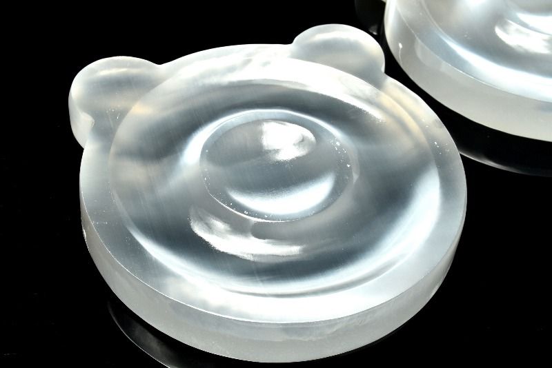 浄化力抜群！ セレナイト(透石膏) 90x100x14-15mm クマ 置物 1個売り _C...