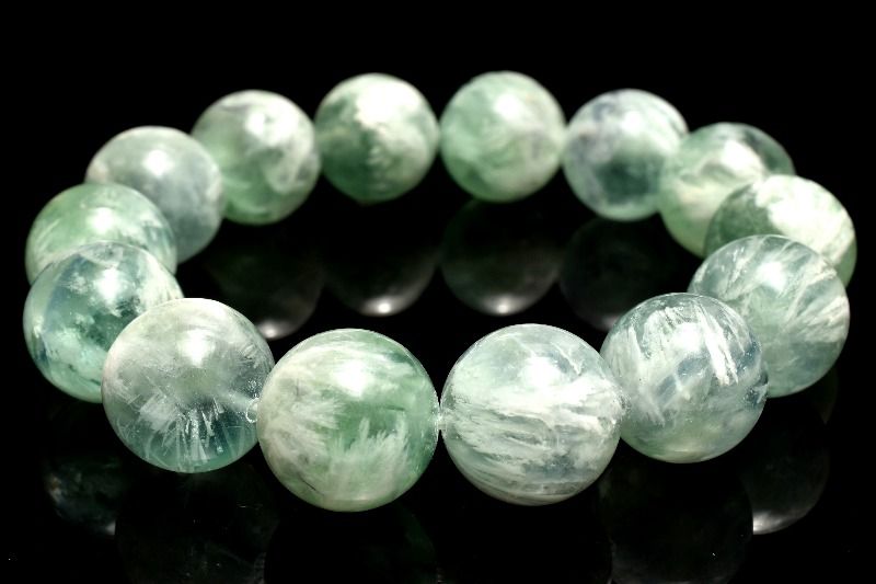 【20％OFF!】【1点物】幻想的◇白い羽根 フェザーインフローライト　15-15.5mm ブレスレット アクセサリー _MC3621...