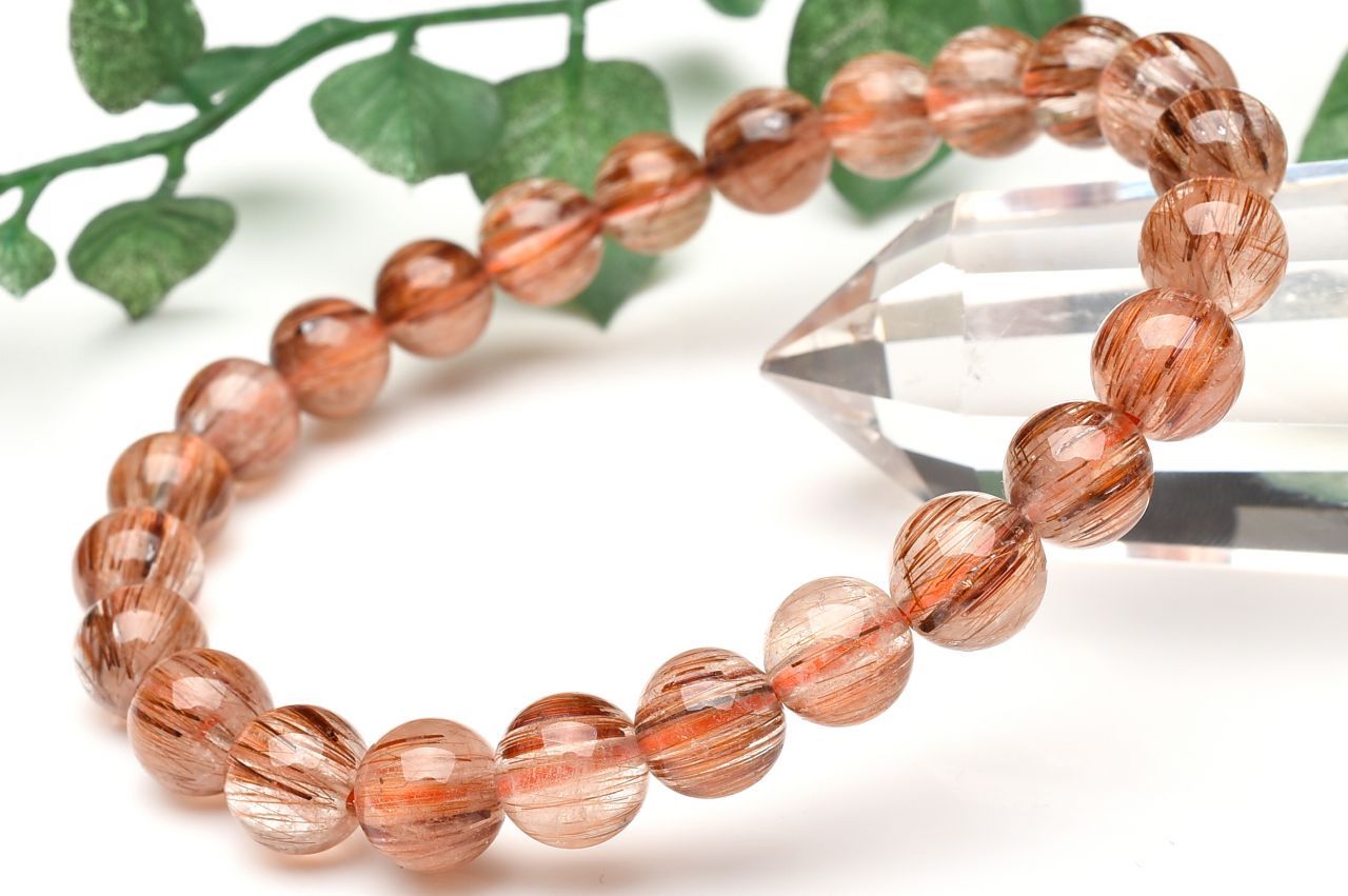 材質ブロンズルチルクォーツ 7.5mm 産地：ブラジルサイズ約7.5mm(±0.5mm)腕周り約15.5cm(伸縮性あり)重さ約15g特徴・意味部分的に針が密集し、キャッツアイ効果が美しいルチルブレスレットが入荷致しました。このような濃密針...