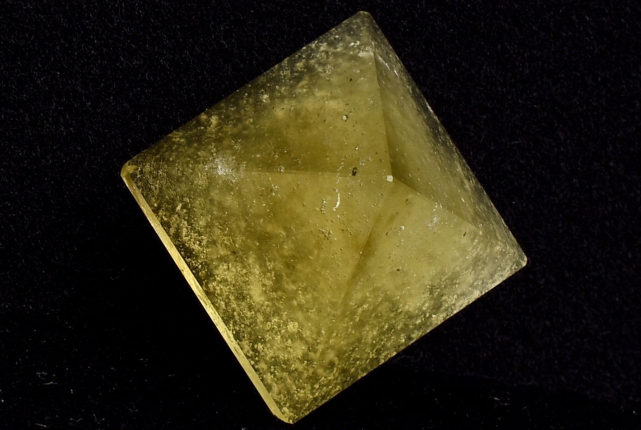 【1点物】宇宙の神秘 リビアングラス　27x27x22mm　ピラミッド 置物 _C3693【宅急便のみ】