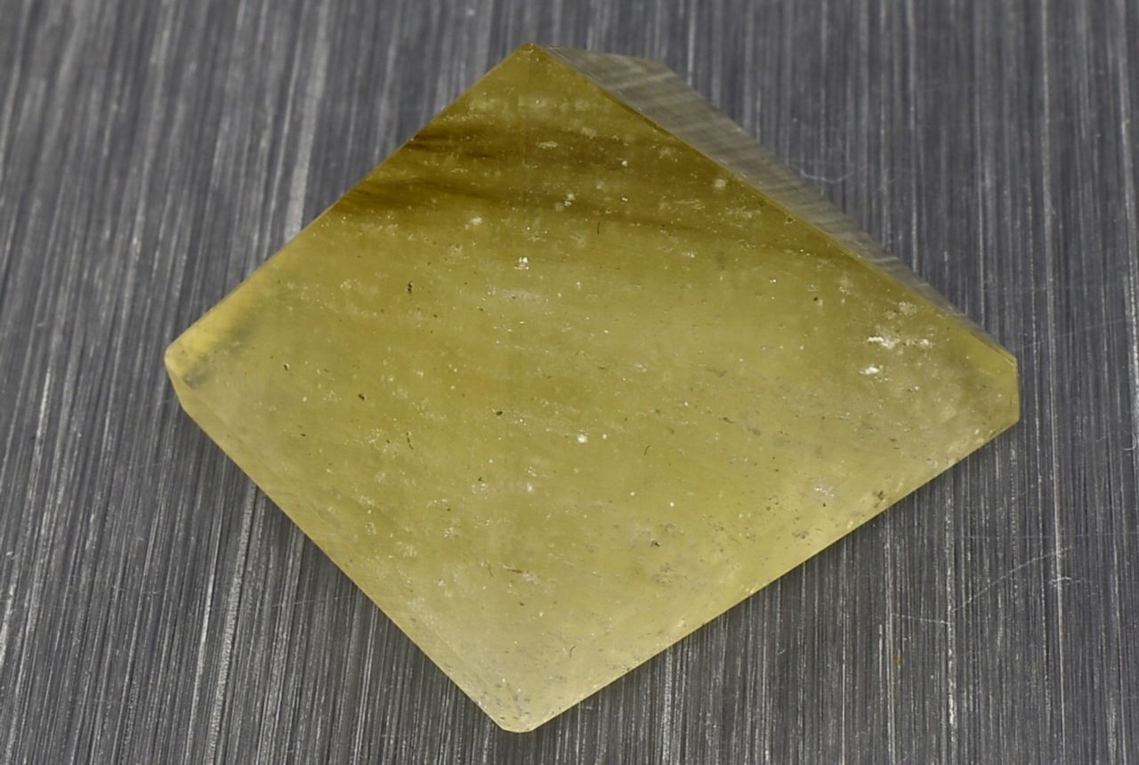 【1点物】宇宙の神秘 リビアングラス　27x27x22mm　ピラミッド 置物 _C3693【宅急便のみ】