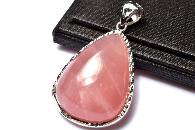 【1点物】Silver925◇マダガスカル産 ローズクォーツ　34x24mm　ドロップ ペンダントトップ アクセサリ..
