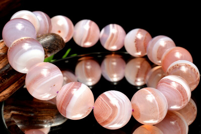 【1点物】淡桃色に溶け込む朱砂の彩り シナバーインカルセドニー 13.5mm ブレスレット _MC4370