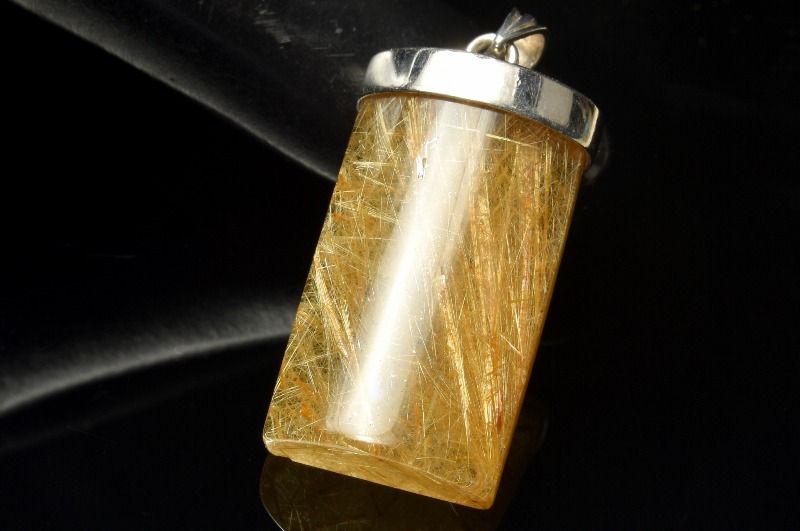  1点物 Silver925 たっぷり針内包 ゴールドルチルクォーツ 28x18mm プ...