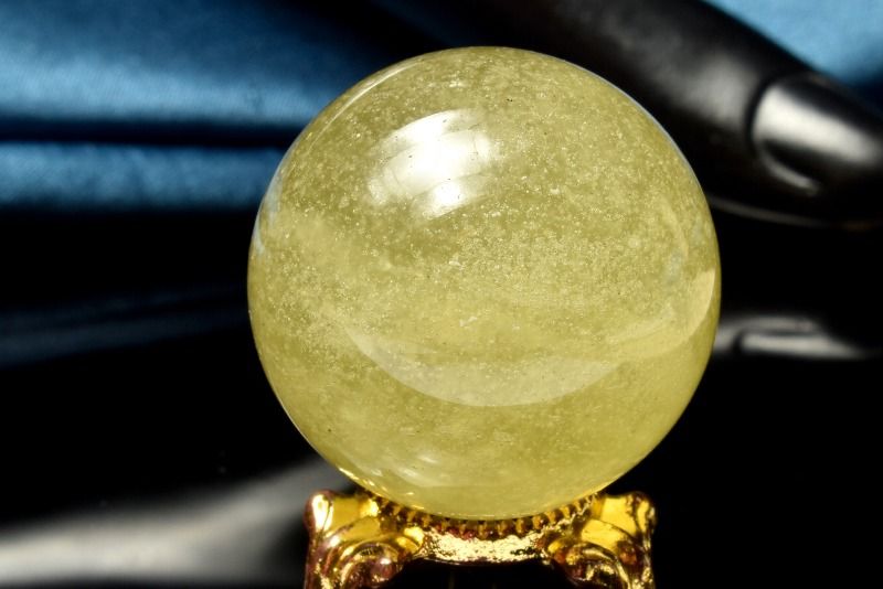  1点物 希少 宇宙からの贈り物 リビアングラス 30.5mm 丸玉(台座付き)...