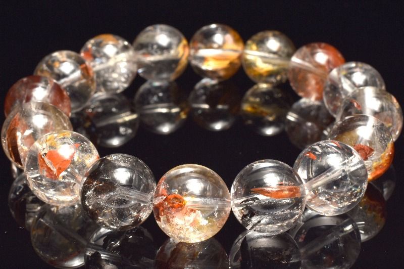 材質エレスチャルクォーツ 13-13.5mm 産地：ヒマラヤサイズ約13-13.5mm(±0.5mm)腕周り約17cm(伸縮性あり)重さ約53g特徴・意味霊峰・ヒマラヤ産の浄化力最強のエレスチャル水晶ブレスレットです。透明度の高い水晶の中のグラファイト（黒鉛）やライモナイトなどのインクルージョンが印象的です。地球最高のパワースポットとされるヒマラヤ山脈で採掘されます。標高が高く一年中雪に覆われる厳しい寒さと地震の恐れのある山域に、何日もかけて山を登っては原石を採掘し、また何日もかけて下山するという、命がけの作業を経ております。流通量が少なく大変希少で、とても人気があります。【癒やし】【厄除け】BL::0000-N.A006008k