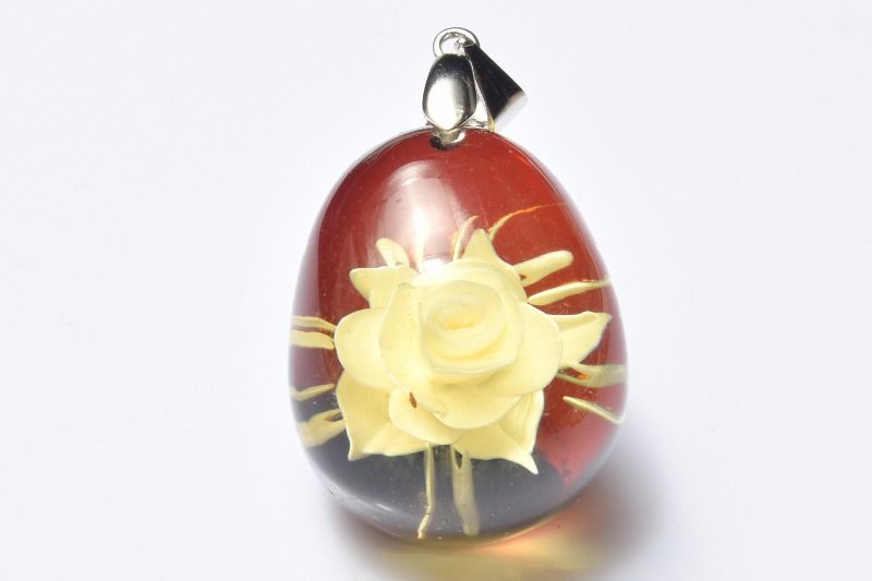 乐天商城 - 【1点物】Silver925◇繊細彫刻 ブルーアンバー琥珀　22x18mm　薔薇内彫り ドロップ ペンダントトップ アクセサリー _PC9412