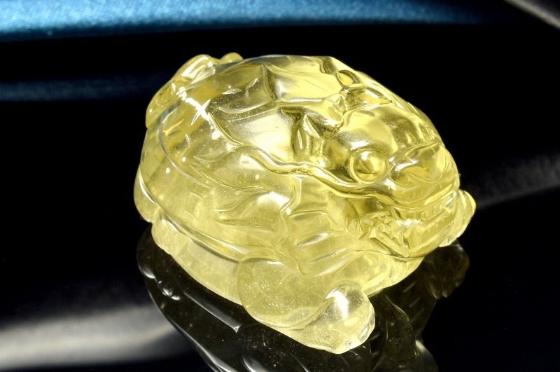 【1点物】AAA+☆繊細彫刻 リビアングラス　31x25mm　龍亀 置物 _PC9448