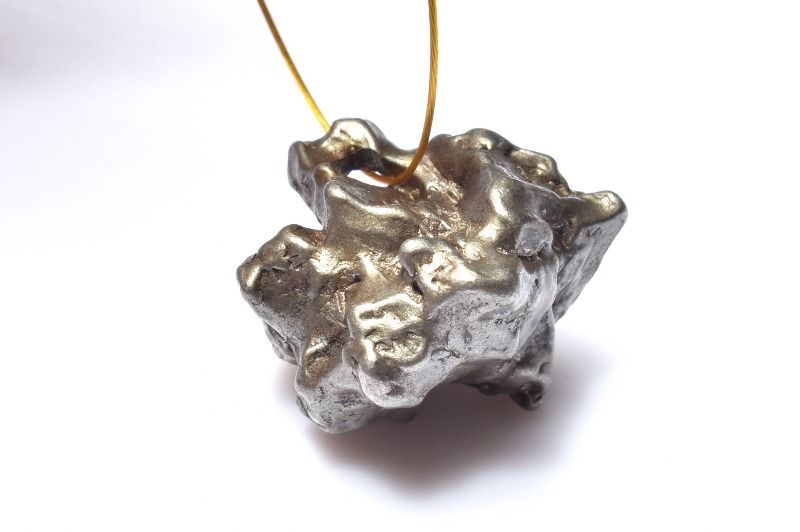 【1点物】アルゼンチン産 カンポ・デル・シエロ(隕石) 16x16mm 原石(トップ穴) ルース ハンドメイド _PC9459