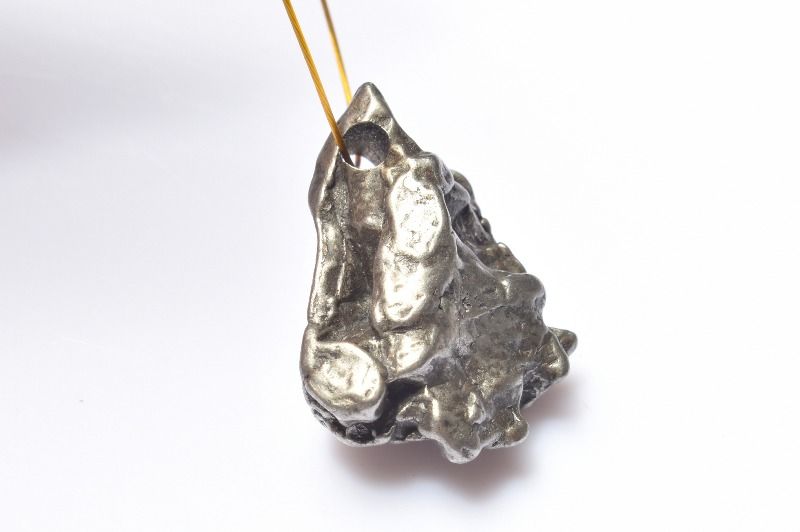 【1点物】アルゼンチン産 カンポ・デル・シエロ(隕石) 21x16mm 原石(トップ穴) ルース ハンドメイド _PC9464