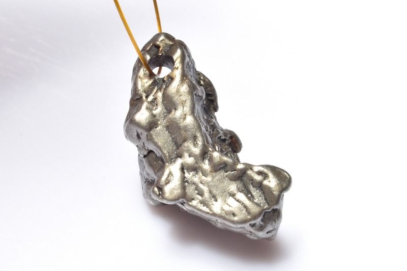 【1点物】アルゼンチン産 カンポ・デル・シエロ(隕石) 24x11mm 原石(トップ穴) ルース ハンドメイド _PC9465