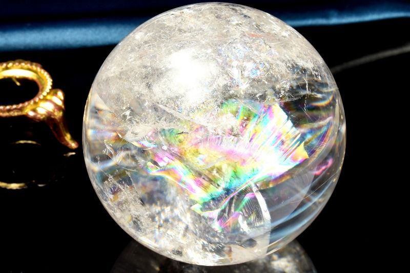  1点物 高透明 アイリスクォーツ レインボー水晶 57mm 丸玉(台座付き)...