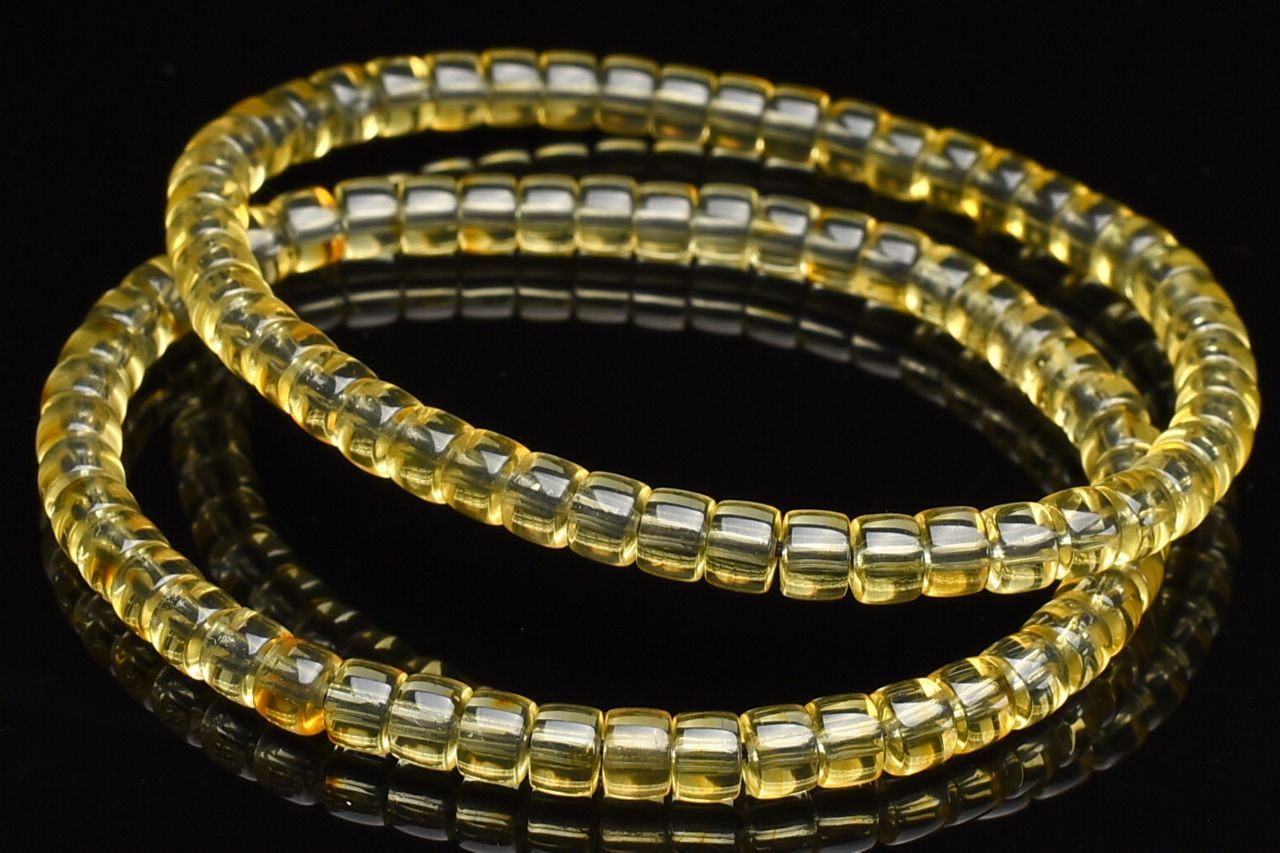 【20％OFF!】バルト海産 アンバー(琥珀)　3-4x5mm　ボタン ブレスレット アクセサリー 1個売り _B1557