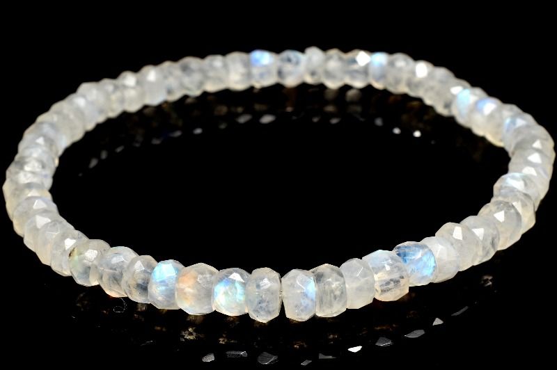 【1点物】キラキラ◇インド産 ブルームーンストーン 2.5-3.5x5mm ボタンカット ブレスレット アクセサリー _MC5294