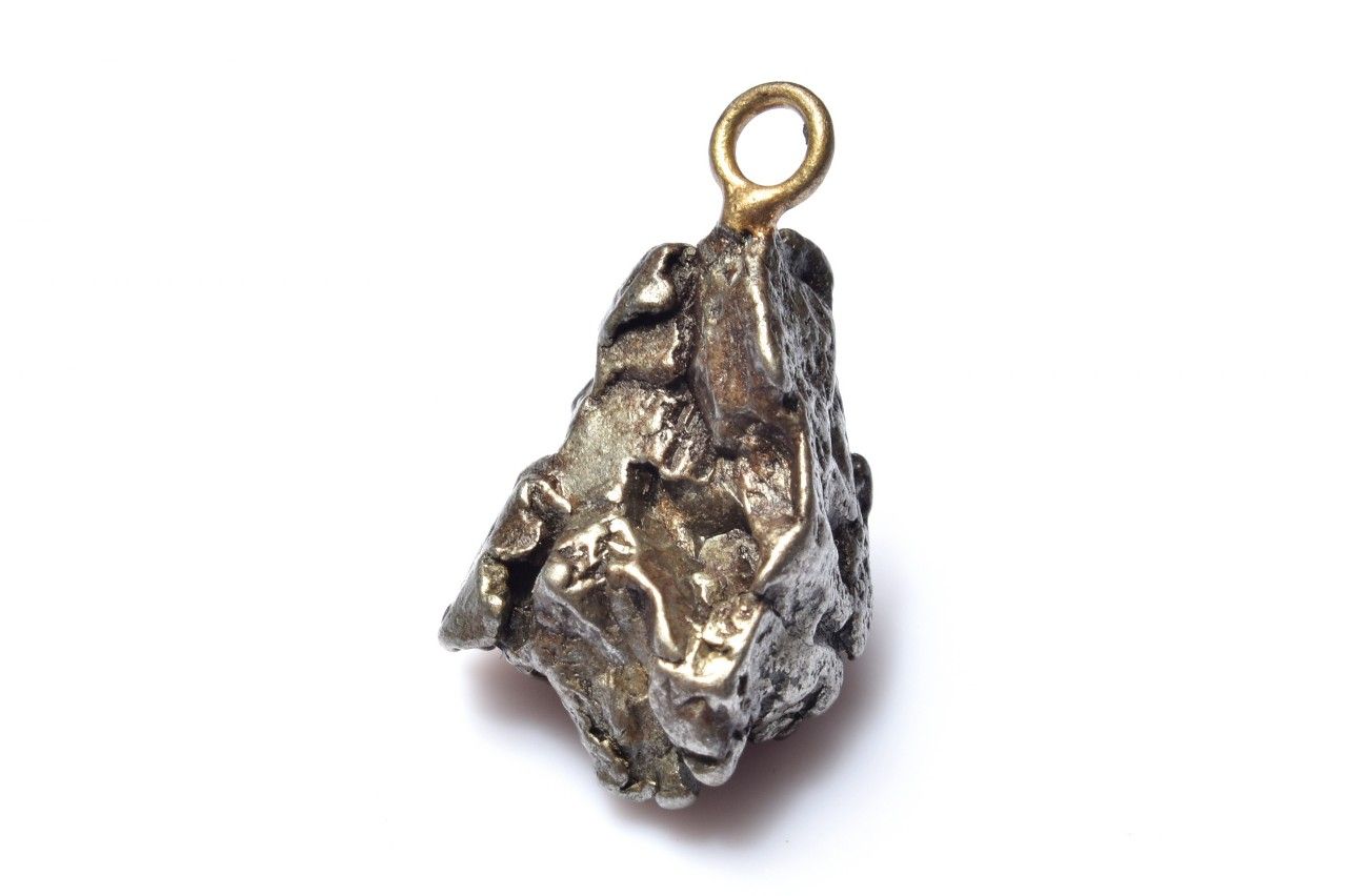 【1点物】アルゼンチン産 カンポ・デル・シエロ(隕石) 19x13mm 原石 ペンダントトップ アクセサリー _PC9684