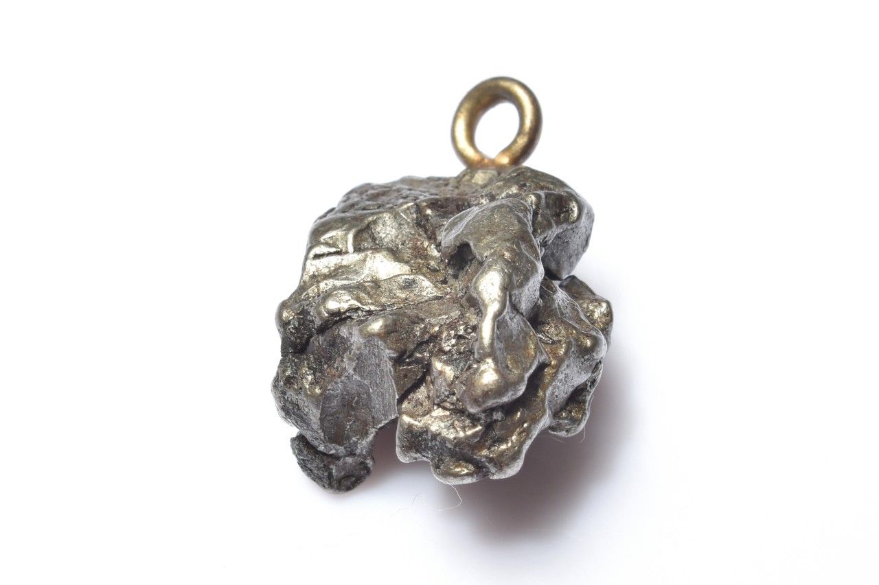 【1点物】アルゼンチン産 カンポ・デル・シエロ(隕石) 18x15mm 原石 ペンダントトップ アクセサリー _PC9687