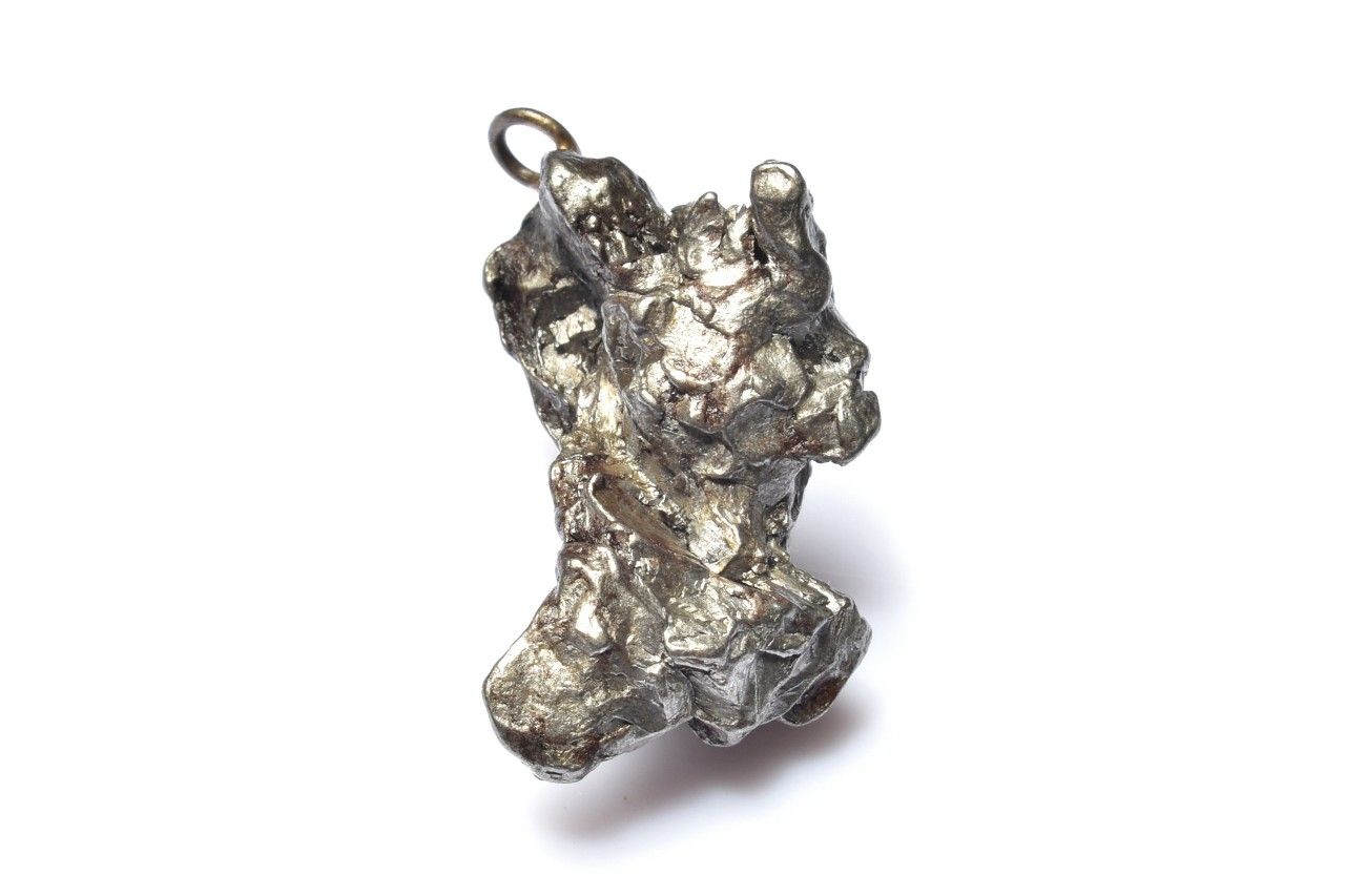 【1点物】アルゼンチン産 カンポ・デル・シエロ(隕石) 23x15mm 原石 ペンダントトップ アクセサリー _PC9692